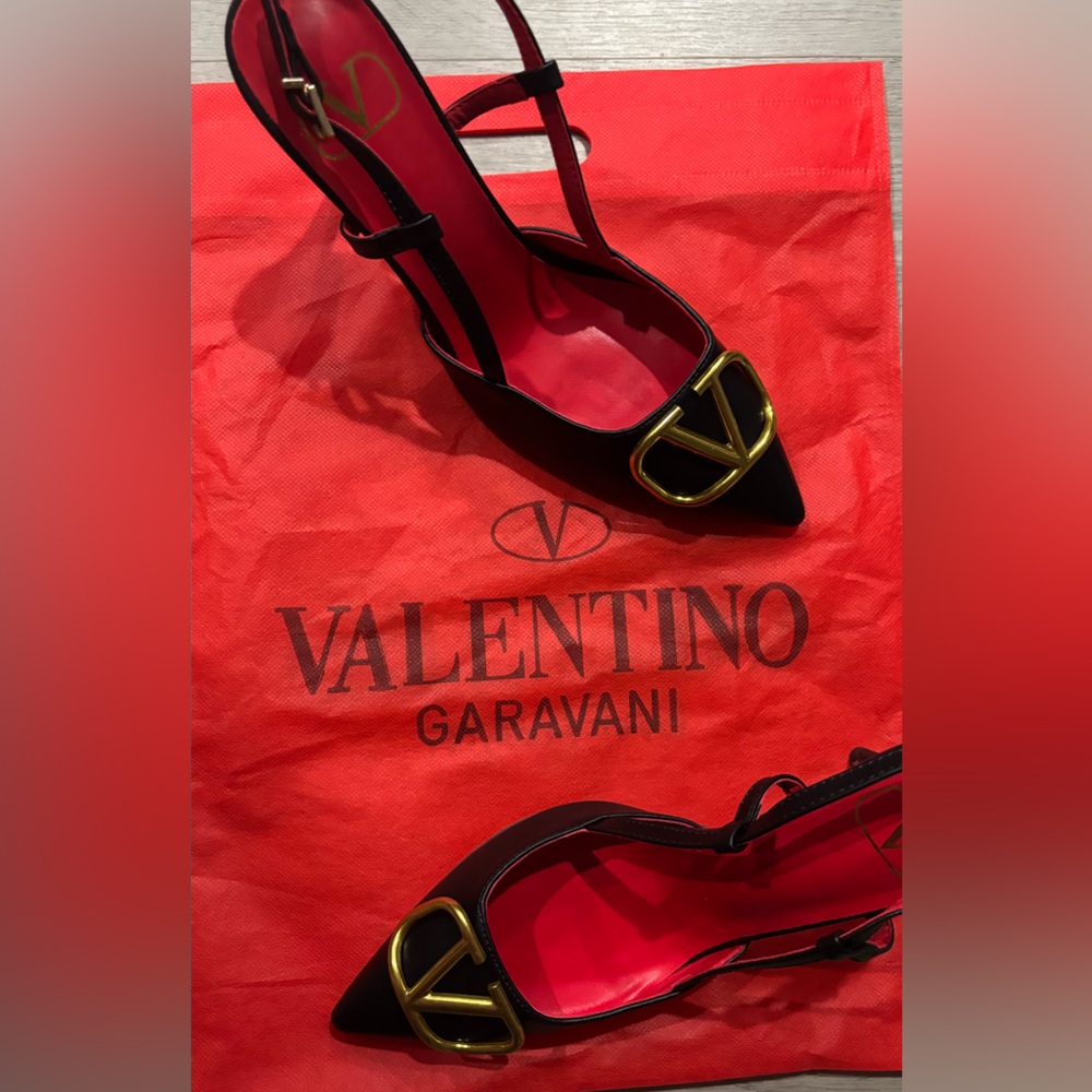 Valentino look alike Cop.y Black Pointed Slingback Pumps with Gold V Emblem - Picture 2 of 5